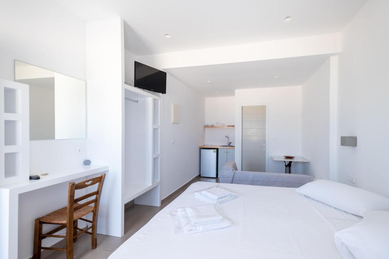 Lorenzo Studios And Suites Paros เนาซา ภายนอก รูปภาพ